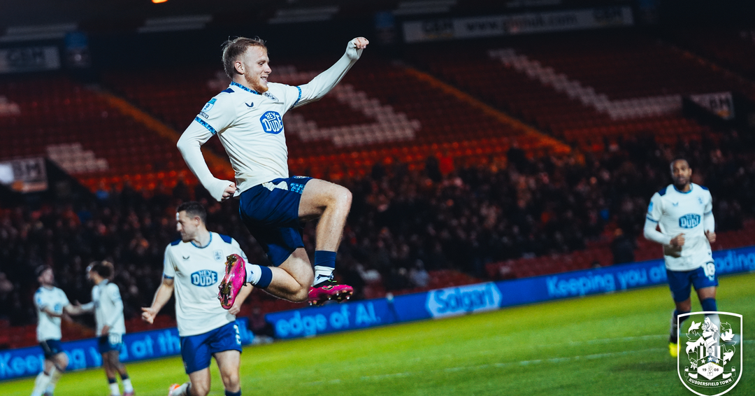 BERICHT: LINCOLN CITY 0-2 TOWN (VERTU TROPHY)