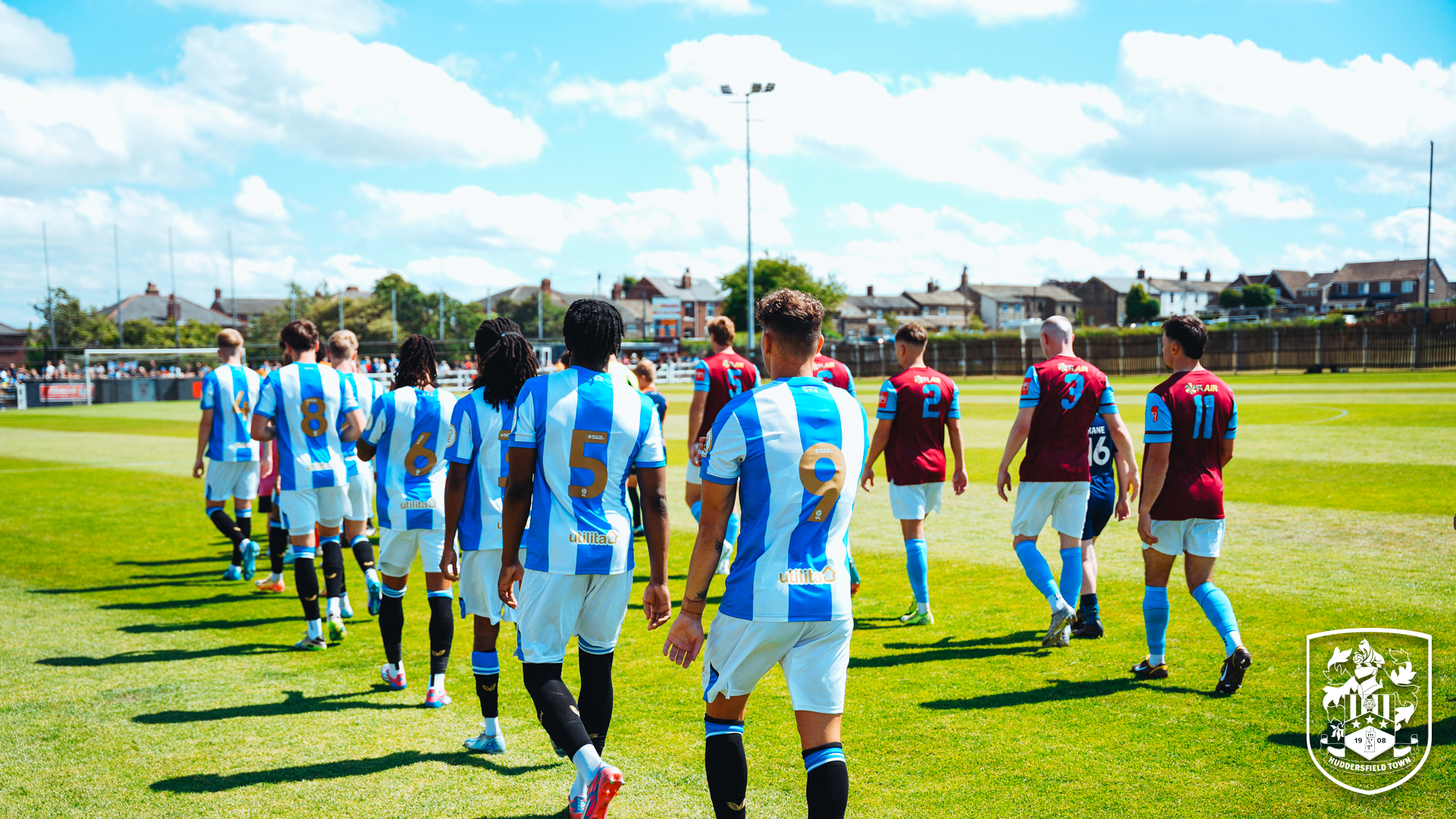 BERICHT: EMLEY GEGEN TOWN