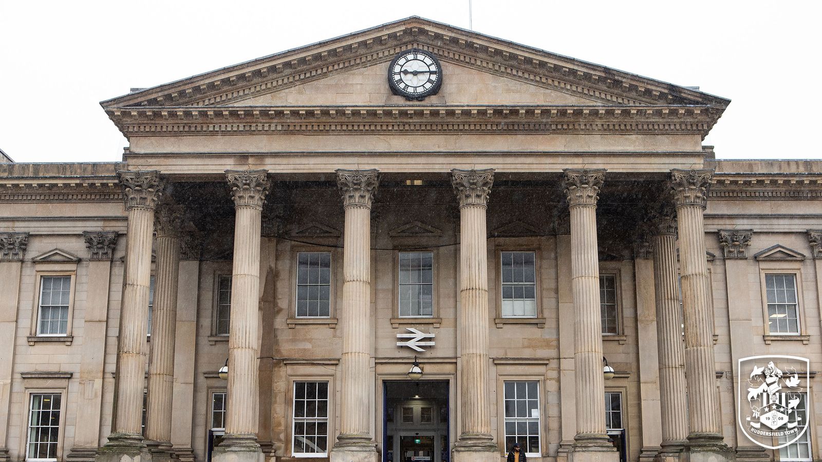 BAHNHOF HUDDERSFIELD AM SAMSTAG FÜR DEN BAHNVERKEHR GESCHLOSSEN